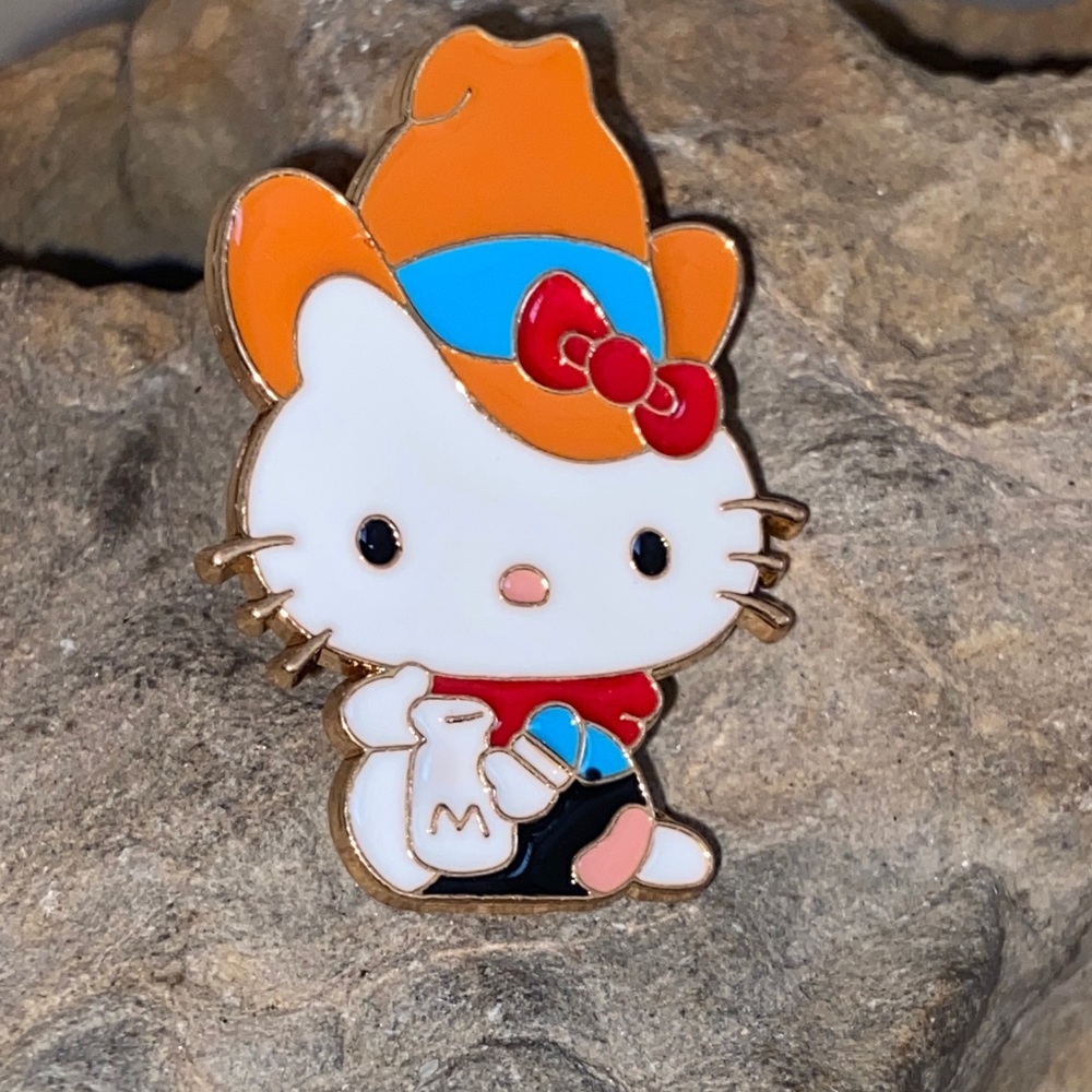 5/$10❤️❤️❤️NEW Hello Kitty Cowboy Pin in White, Orange, Red, Blue